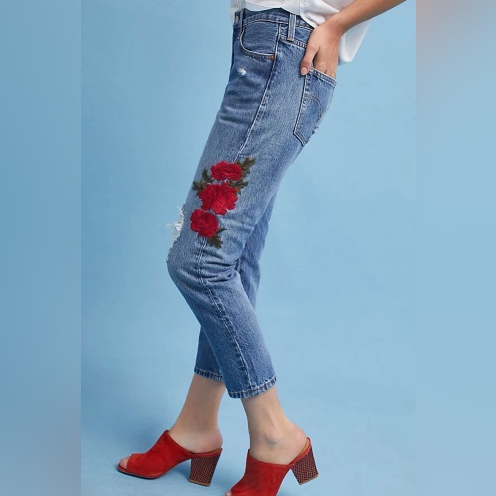 Levi’s 501 Size 26 Taper Floral Rose Embroidered Distressed Jeans - RARE✨ - Picture 10 of 14